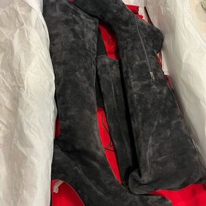 elouix 100 veau velours christian louboutins size 40 black